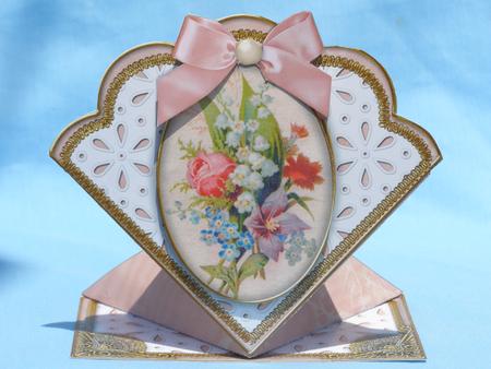 Mixed Bouquet Anglaise Scallop Spring Decoupage Card by Susan Smith