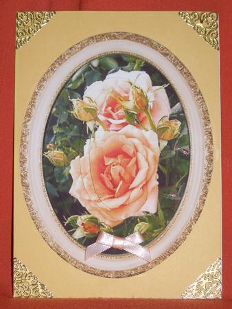 Pretty Roses Oval Pyramide by Susan Smith
