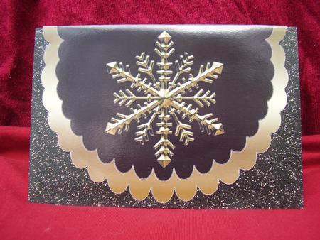 Scalloped Gold Snowflake on Black by Susan van Dijk