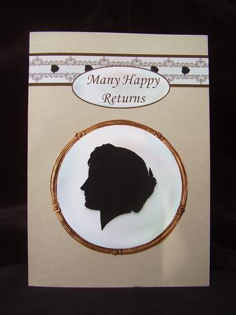 Round Cameo with Gold Frame by Susan van Dijk
