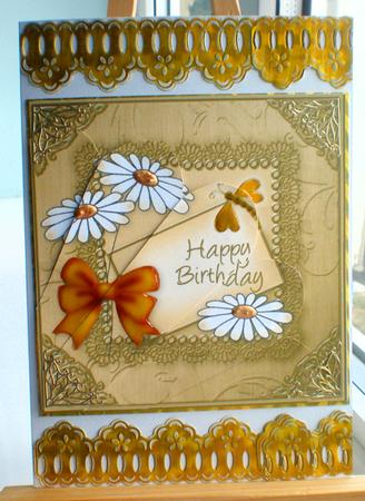 Daisies on Metallic Lace Quick Card Fan Pyramage Topper by Suzanne Burrows