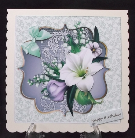 Scallop Lace Topper Amaryllis by Suzi Cooper