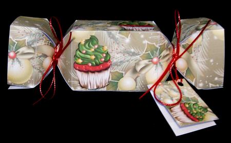 Christmas Cupcake Cracker Box with Gift Tag by Suzi Cooper