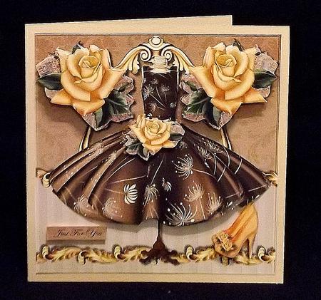 Mini Kit Beautiful Dress & Golden Roses by Suzi Cooper
