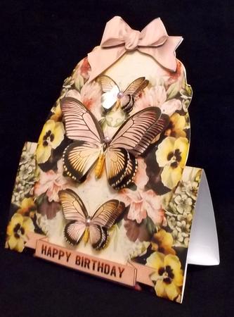 Round Over the Top Card Soft Flowers 286 by Suzi Cooper