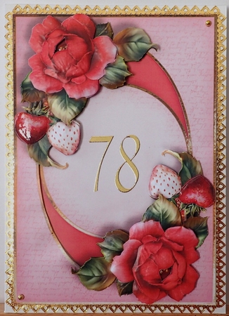 Centre Circle Strawberry Roses by Taina Kankare