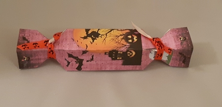 HALLOWEEN HAUNTING SCARY FAVOR, GIFT, PARTY, CRACKER BOX by Tracey Hutsby