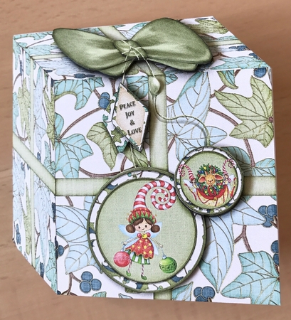 Present Christmas Box Card  by Ulla Skraedderdal