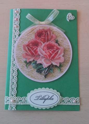 Vintage Roses on Circle Lace by Ulla Skraedderdal