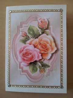Glowing Roses on Scallop Topper by Ulla Skraedderdal