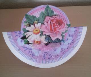Vintage Rose & Daisies, Decoupage for Circle or Wobble Card by Ulla Skraedderdal