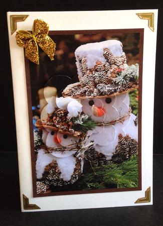 Christmas Snowmen Family Scalloped Pyramid by Ulla Skraedderdal