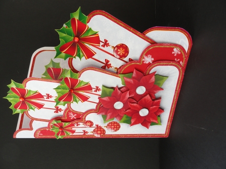 Scalloped Shaped Pocket Card Christmas #1 by Valerie Spowart