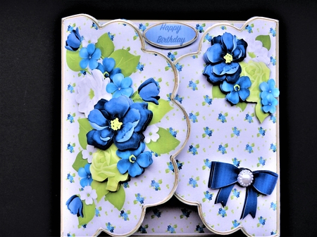 Pretty Posies - Scallop Gatefold Card Mini Kit by Valerie Spowart
