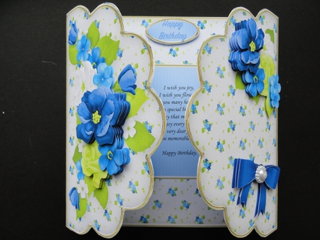 Pretty Posies - Scallop Gatefold Card Mini Kit by Valerie Spowart