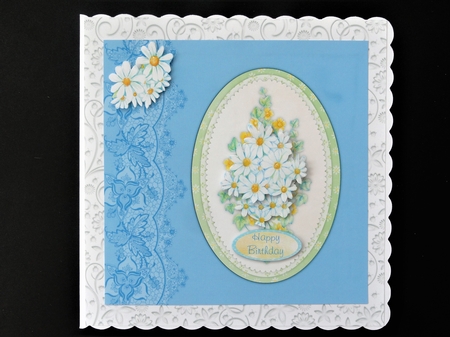 Oval Daisy by Valerie Spowart
