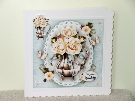 Vintage Elegant Vase with Beige Roses Mini Kit by Wayne Swan
