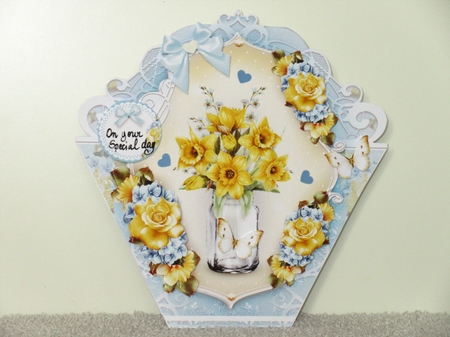 Daffodils Yellow Blue Bouquet Mini Kit by Wayne Swan