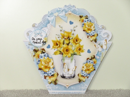 Daffodils Yellow Blue Bouquet Mini Kit by Wayne Swan