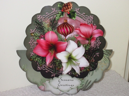 Festive Flora Scallop Wobble Card Mini-Kit by Wayne Swan