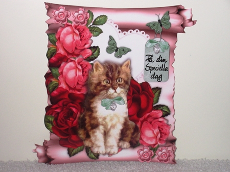 Scroll Vintage Kitten & Roses by Wayne Swan
