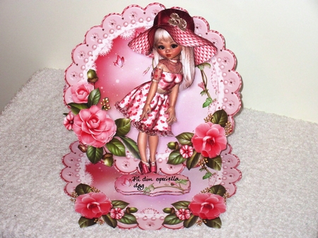Sweet Little Love Heart Lady Scalloped Round Easel Card Mini Kit by Wayne Swan