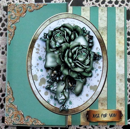 A Touch of Gold Elegance Card Topper by Wendy De Winter
