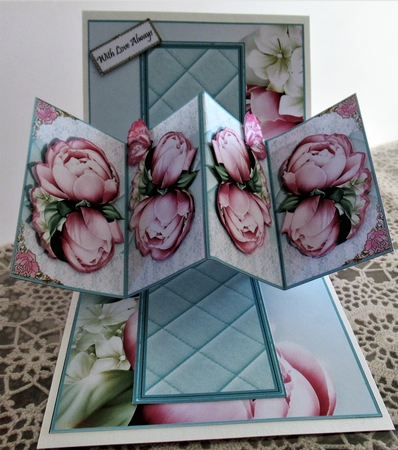 Floral Twist and POP kit one  by Wendy De Winter