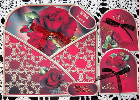 Red Rose Romance - Crossover Gatefold Card Mini Kit by Wendy De Winter