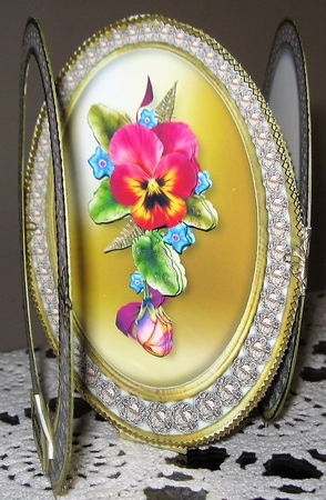 Concertina Fold Oval Card  - Pansy  by Wendy De Winter