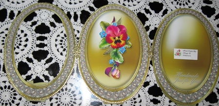 Concertina Fold Oval Card  - Pansy  by Wendy De Winter