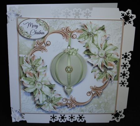 Bauble 4 by Yvonne Middleton