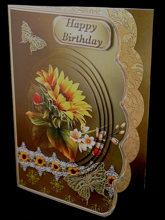 Sunflowers - Scallop Edged Card Mini Kit by Yvonne Middleton