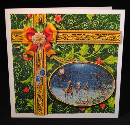 A Christmas Gift in Green q by Yvonne Middleton