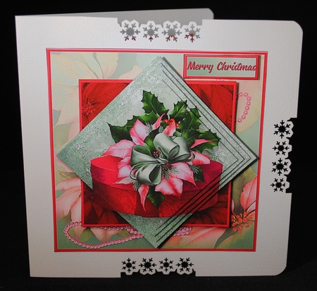 Christmas Surprise - Diamond Pyramid Card Mini Kit by Yvonne Middleton