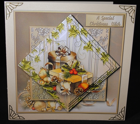 Gifts and Baubles - Diamond Pyramid Card Mini Kit by Yvonne Middleton