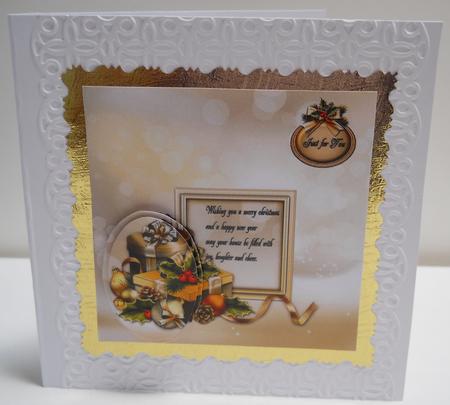 Christmas Gift Oval Pryamage by Yvonne Middleton