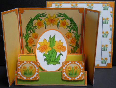 Gatefold Step Card - Daffodils by Yvonne Middleton