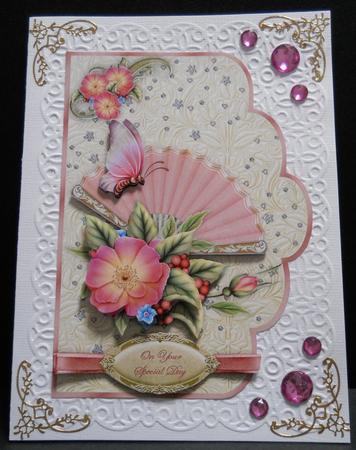 Fan De Fleur Scallop Card Front with Step by Step by Yvonne Middleton