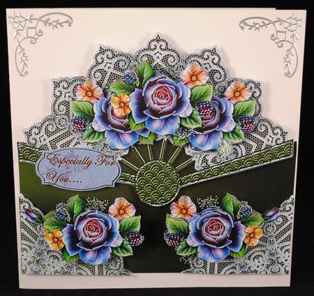Mini Kit Lace Fan & English Roses by Yvonne Middleton
