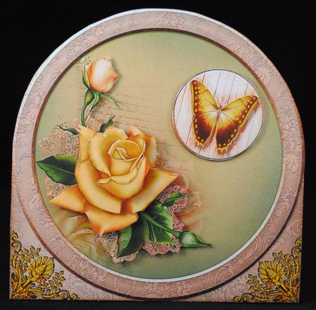 Round Shape Card Yellow Rose by Yvonne Middleton