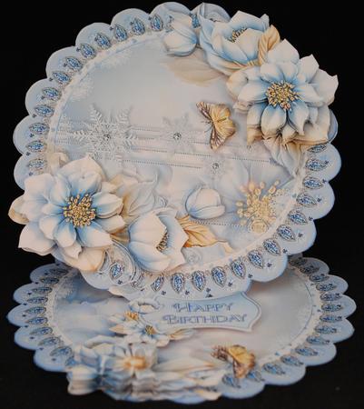 Winter Flowers Scalloped Round Easel Card Mini Kit by Yvonne Middleton