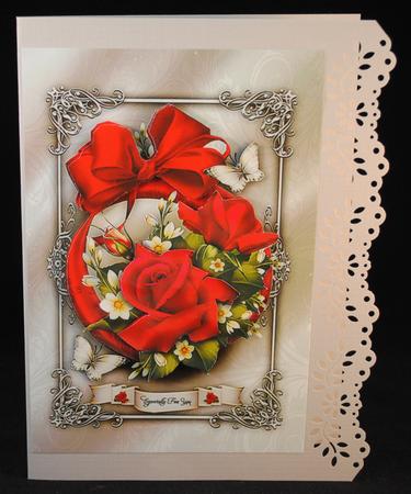 Red Roses by Yvonne Middleton