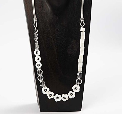 Necklace with mother of pearl beads
