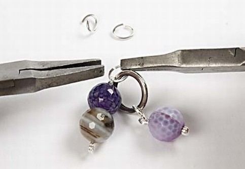A Necklace with Faceted Agate Beads