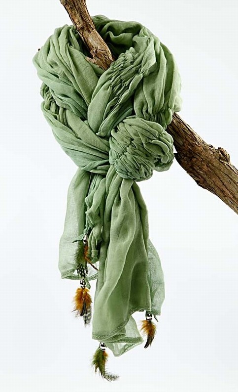 A Cotton Gauze Scarf with Wrinkle Effect