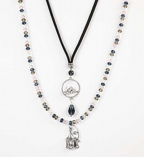 A Necklace with a Pendant - 140057