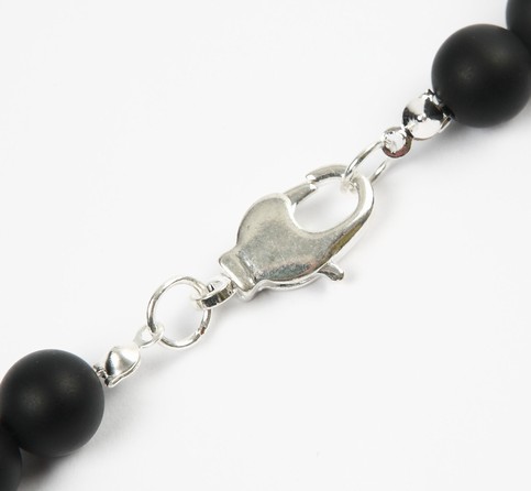 Jewellery School. Jewellery on Beading Wire with a Clasp