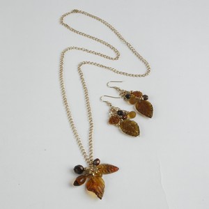 Jewellery with leaves