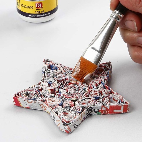 Christmas Decorations made from Quilling using Recycling Paper